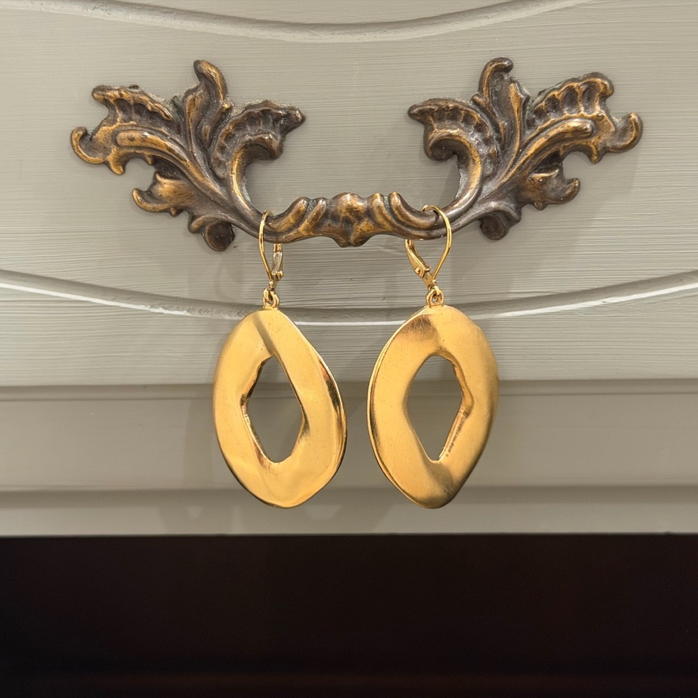 TWO A | Brushed Gold Oval Drop Earrings